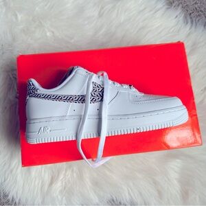 NEW Nike Air Force Sneakers / Athletic Shoes White Leather Size 7